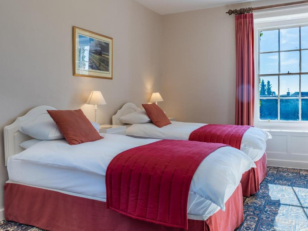 Manor Farm B&B Marlborough Buitenkant foto